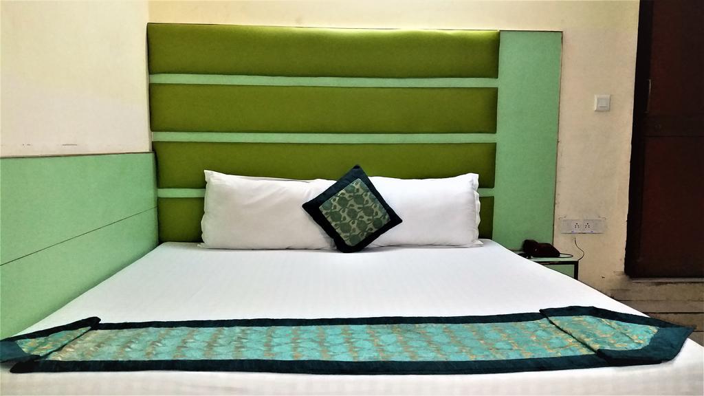 Hotel Kwality New Delhi Exterior photo