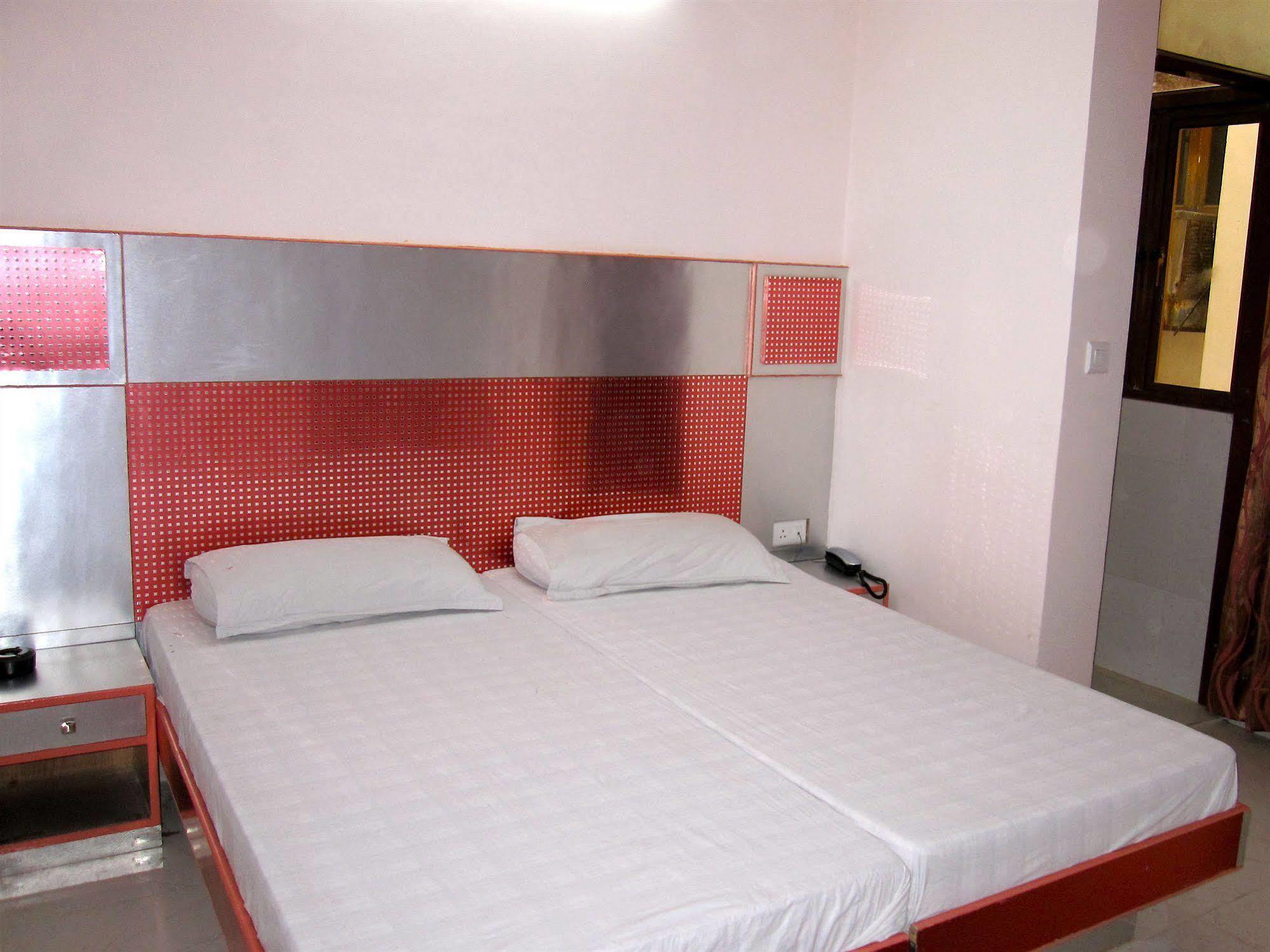 Hotel Kwality New Delhi Exterior photo