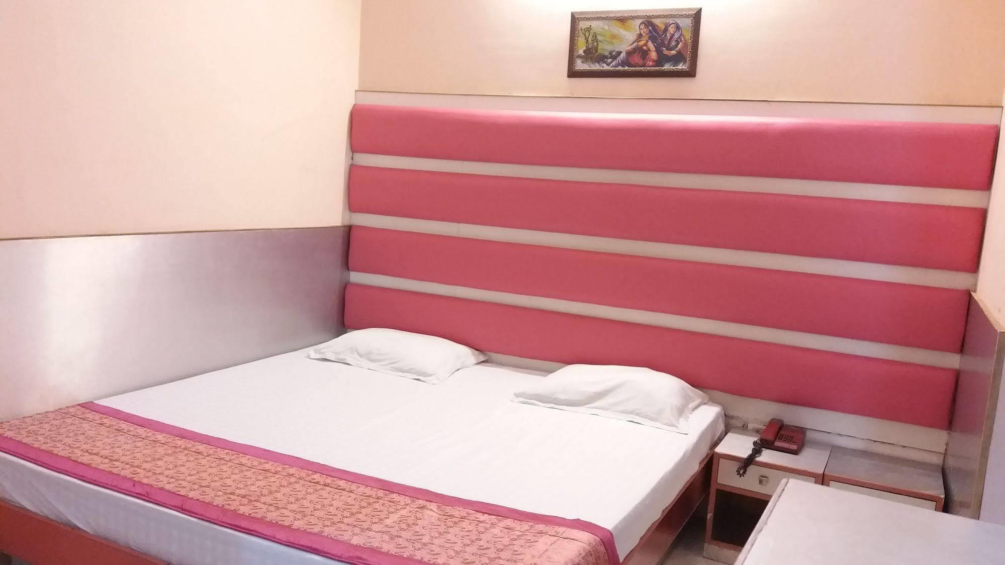 Hotel Kwality New Delhi Exterior photo